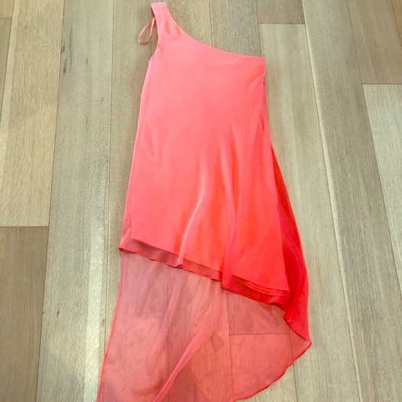 Asymmetrical pink dress from Le Château - Picture 1 of 2